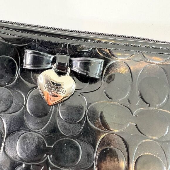 Coach Wallet Black  Peyton Art Op Patent Embossed Heart Bow Wristlet - Picture 2 of 8